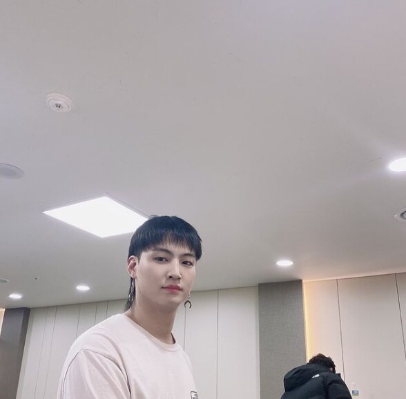 외설 논란에 휩싸인 JB (사진, 제이비 인스타그램 캡처)