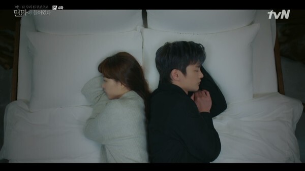 (사진, tvN '어느날우리집현관으로멸망이들어왔다' 캡처)