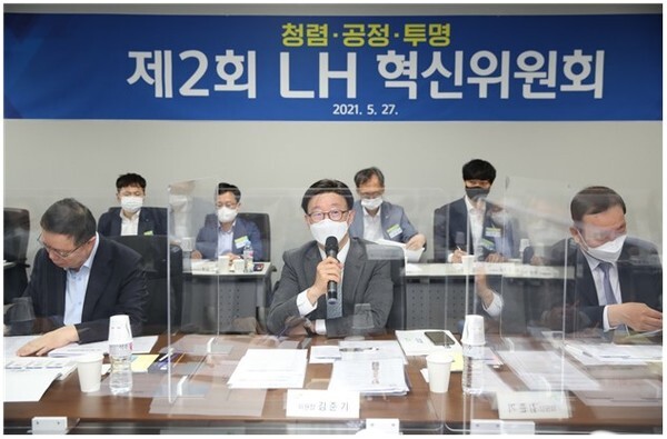 발언 중인 LH혁신위원회 김준기 위원장 (사진, LH 제공)