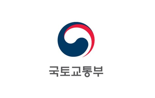  국토교통부는 무주택 실수요자의 주택마련 기회를 확대하고, 수분양자 보호를 강화하는 내용을 담은‘주택공급에 관한 규칙’일부 개정안을 오는 28일부터 시행한다고 밝혔다. (로고, 국토교통부)