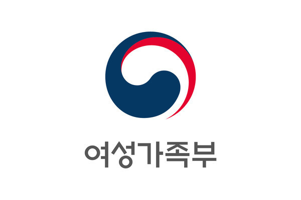 정영애 여성가족부 장관은 가정의 달을 맞이하여 오는 28일 오후 3시 인천 부평구 다문화가족지원센터를 방문해 학령기 자녀를 둔 다문화가족 부모와 센터 관계자를 만나 현장 의견을 듣는다. (이미지, 여성가족부 로고)