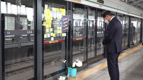 27일 오세훈 서울시장이 구의역 참사 5주기를 하루 앞두고 사고 현장을 방문해 '김 군'을 추모했다.(사진=오세훈 시장 페이스북 캡처)