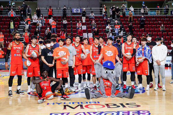 2021년 04월 29일 전주KCC와 경기에 나선 인천 전자랜드 농구 선수단/인천 전자랜드 홈페이지