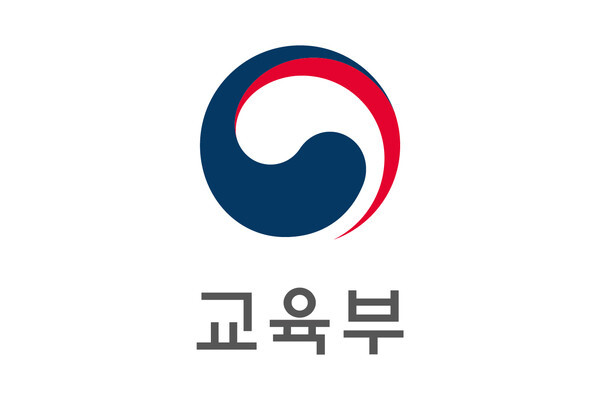 산업통상자원부는 한국중견기업연합회, IBK 기업은행과 함께 청년 구직자에게 우수 중견기업을 소개하고 인재 채용의 장을 제공하기 위해 ‘2021 중견기업 일자리 박람회’를 24일부터 6월 4일까지 온라인으로 개최한다. (로고, 교육부)
