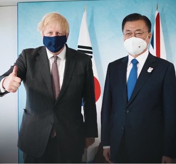  G7 정상회의에 참석 중인 문재인 대통령은 의장국인 영국의 ‘보리스 존슨’ 총리와 정상회담을 갖았다./청와대 제공