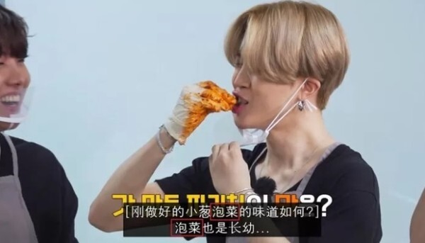 (사진, 네이버 V앱 캡처)