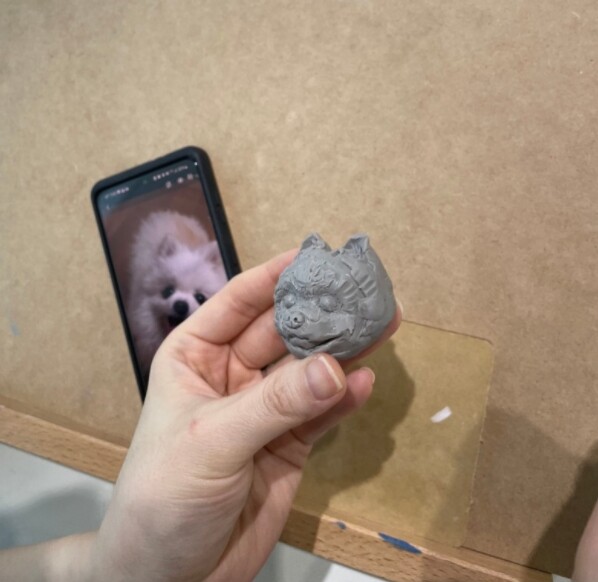 사진설명= 수강생의 반려견 피규어 제작 모습