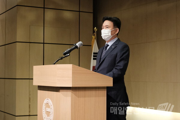 '한국안전전문가협회' 출범을 알리는 이송규 신임 회장 (사진, 장우혁 기자)