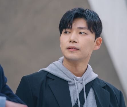 드라마 '너는 나의 봄' 스틸컷 속 지승현 모습(사진, 바를정엔터테인먼트 제공)