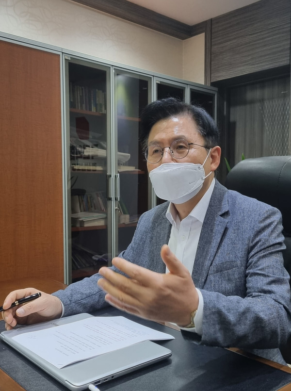 '탈원전 정책'에 대해 발언하는 황교안 전 미래통합당 대표 (사진, 연합뉴스 제공)