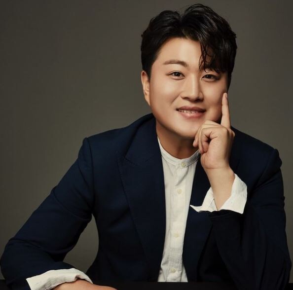 김호중이 폭행 논란에 휩싸인 가운데 소속사 측이 말싸움으로 인한 해프닝이라고 공식입장을 밝혔다.(사진, 김호중 인스타그램 캡처)