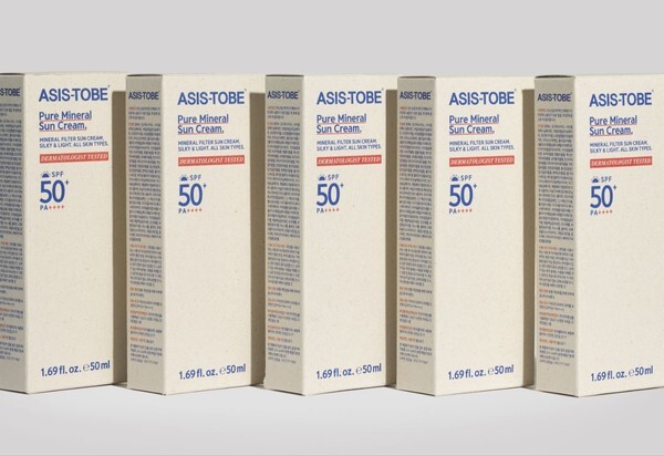 사진_사탕수수 종이, 콩기름 잉크 인쇄를 적용한 ‘퓨어 미네랄 선크림’ (사진제공=이지앤심플)