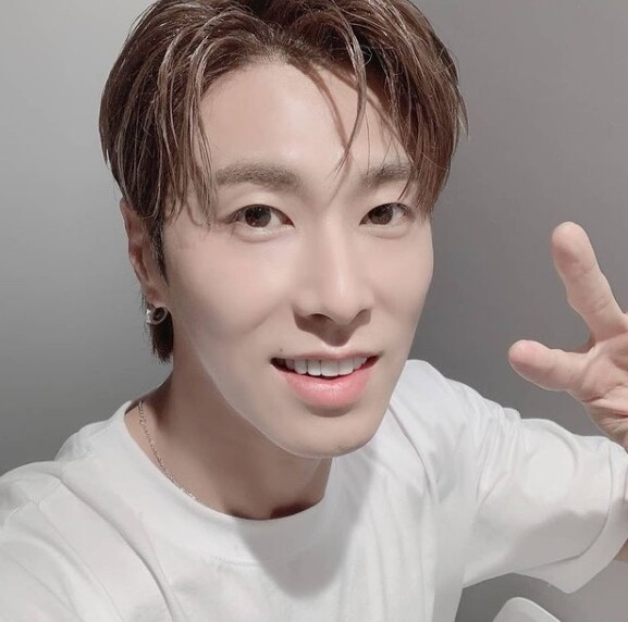 (사진, 유노윤호 인스타그램 캡처)