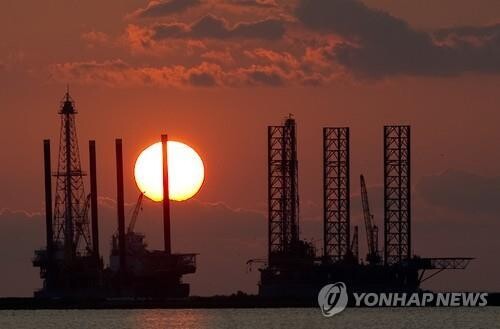 오미크론의 확산세는 국제 유가에도 큰 영향을 주고 있다. (사진=연합뉴스)