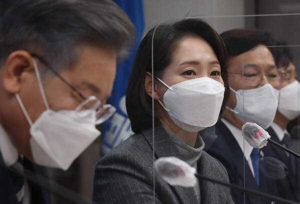 조동연 신임 공동상임선대위원장이 지난달 30일 서울 여의도 중앙당사 브리핑룸에서 열린 공동상임선대위원장 인선 발표 기자간담회에서 취재진의 질문에 답하고 있다. (사진, 연합뉴스)