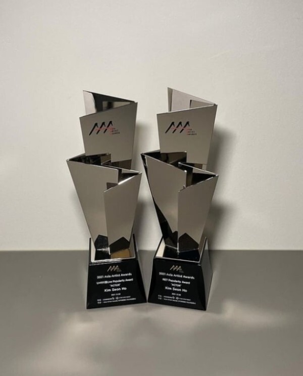 (사진, 김선호 스태프 다이어리 공식 인스타그램 캡처)