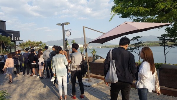 남양주 수석마을의 카페를 최초로 만들어 그 지역을 카페촌으로 탈바꿈 시켜 그 마을의 경제적 활성화를 가져왔다.