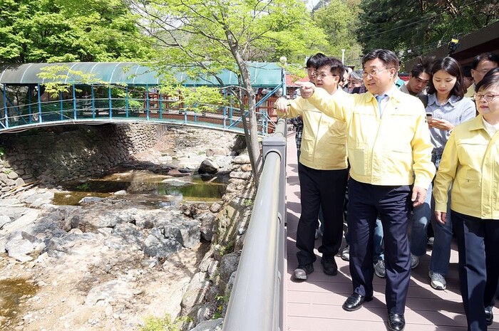 정부, 하천·계곡 불법시설 3만여 건...