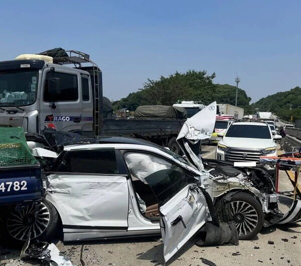 충남 아산 국도서 화물차 등 5중 연...