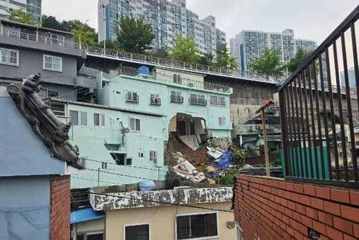 부산 재개발구역 주택 붕괴… 지반 안...